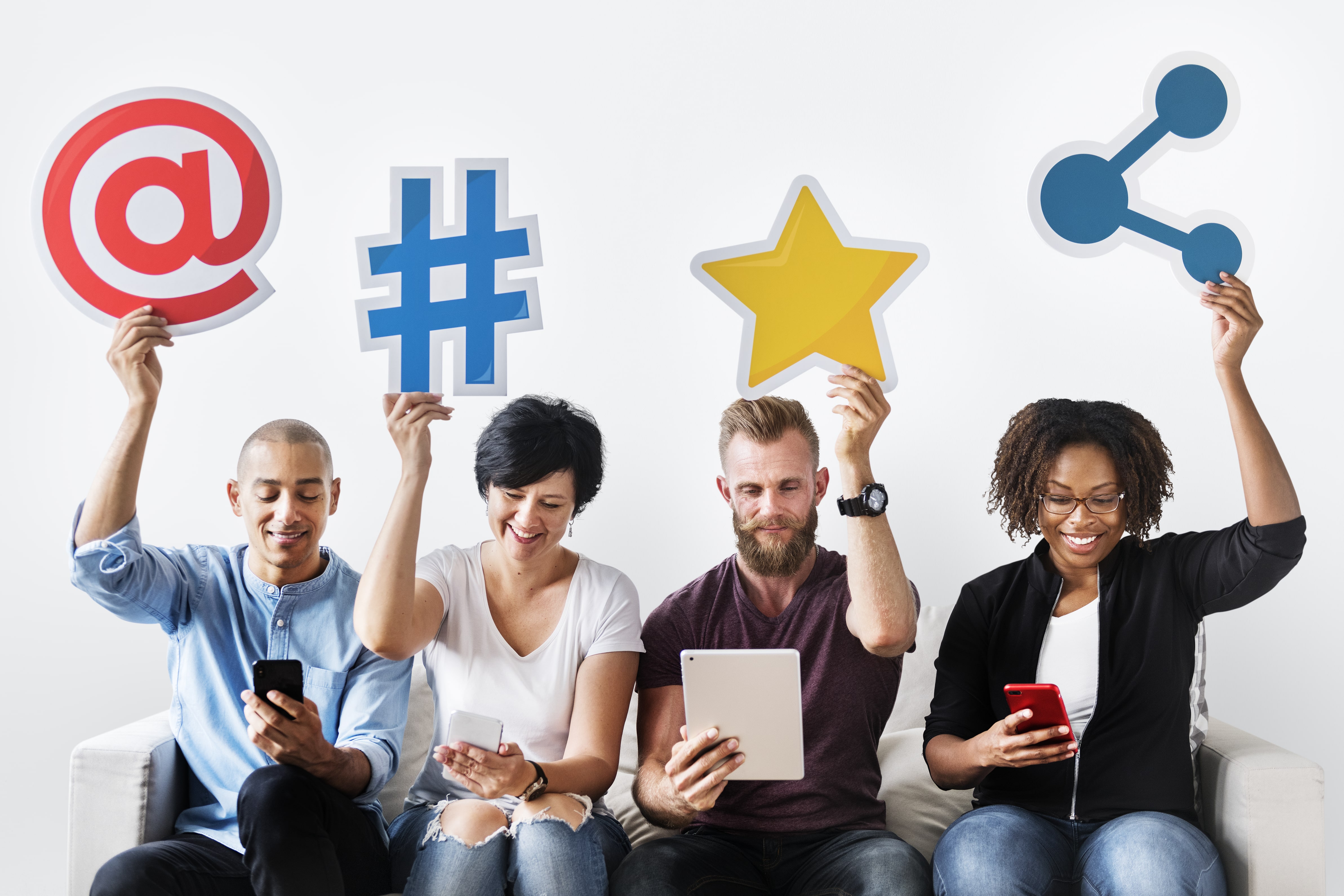 people-holding-an-social-media-icon